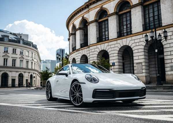 Samochód sportowy Porsche 911 Carrera 4 do wypożyczenia