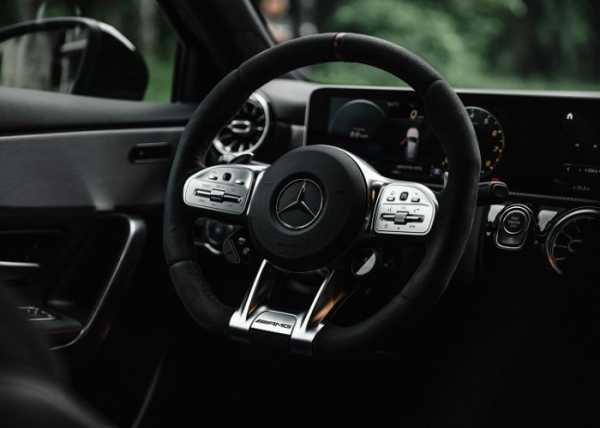Luksusowy samochód sportowy Mercedes A45 S AMG do wypożyczenia