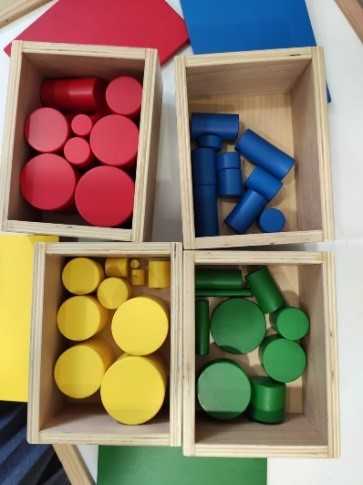 Kolorowe walce - zabawka edukacyjna dla dzieci do wypożyczenia