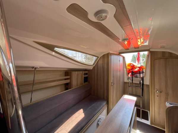 Jacht żaglowy Maxus 28 dwie zamykane kabiny do wypożyczenia