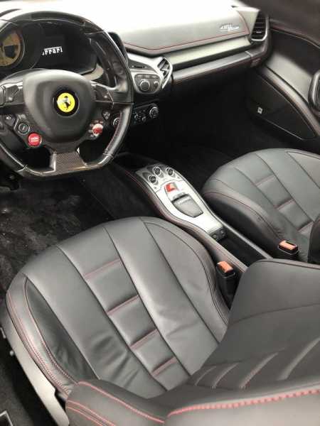 Samochód Ferrari Italia do wypożyczenia