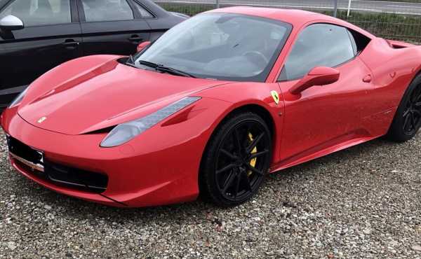 Samochód Ferrari Italia do wypożyczenia