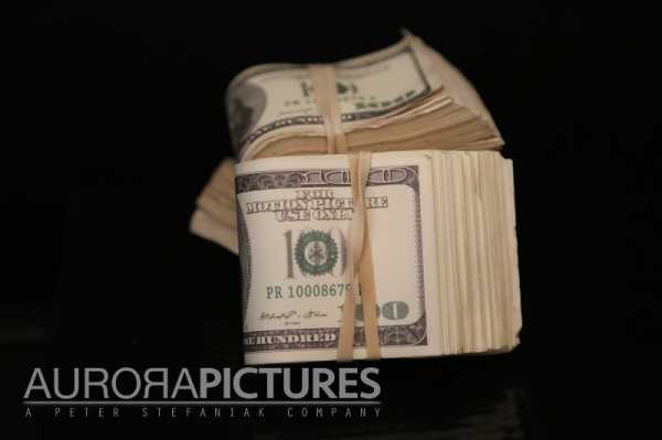 Rekwizyt Sztuczne dolary C do wypożyczenia