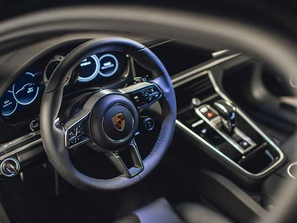 Samochód Porsche Panamera 4 E-Hybrid Sport Chrono do wypożyczenia
