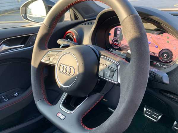  Samochód sportowy Audi RS3 Limousine Quattro S Tronic do wypożyczenia
